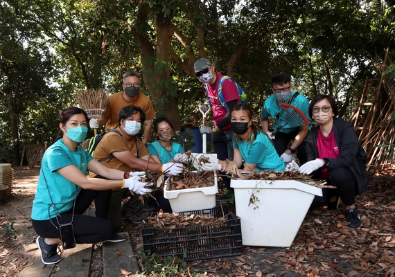 佳能香港義工隊體驗園藝工作 培養綠色生活價值觀