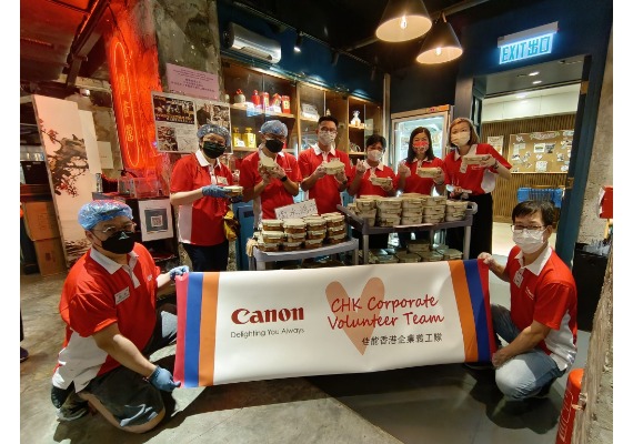 Share Love in Mid-Autumn Festival: Canon Hong Kong Corporate Volunteer Team Distributes Hot Meal to the Needy in Yau Tsim Mong District