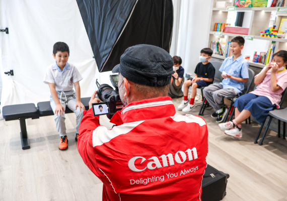 Canon Hong Kong Offers Complimentary Photo Shoot and Print Services to Underprivileged Students