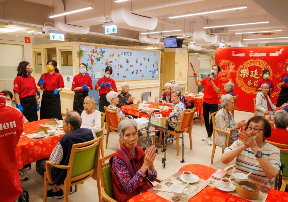 佳能香港首次參與「樂延年」流動茶樓安老院義工服務