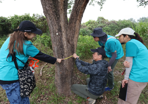 Canon Hong Kong Corporate Volunteer Team Becomes Tree Surveyors to Preserve the Mai Po Nature Reserve